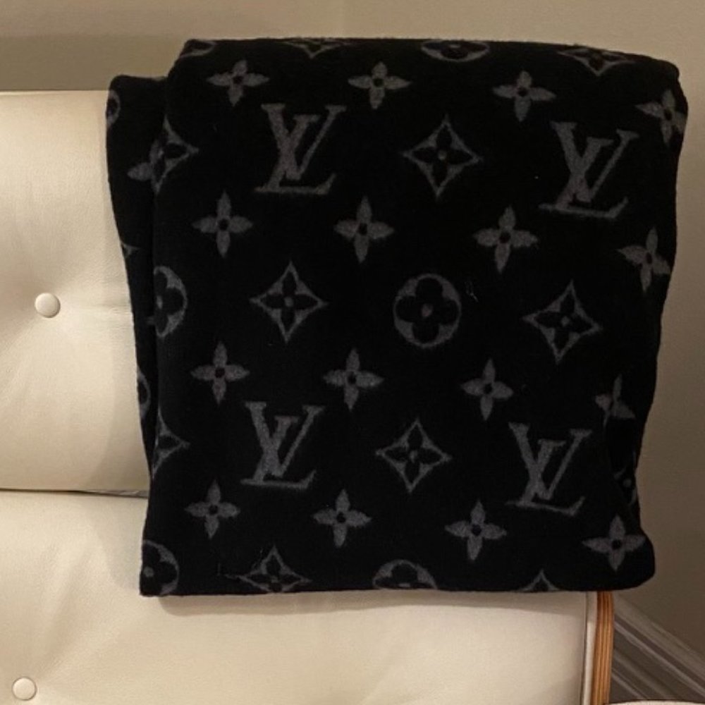 Louis Vuitton - Classic Black and Grey Monogram Blanket